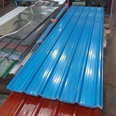 La feuille couvrante enduite de couleur bleue a ridé le matériel en acier de plafond